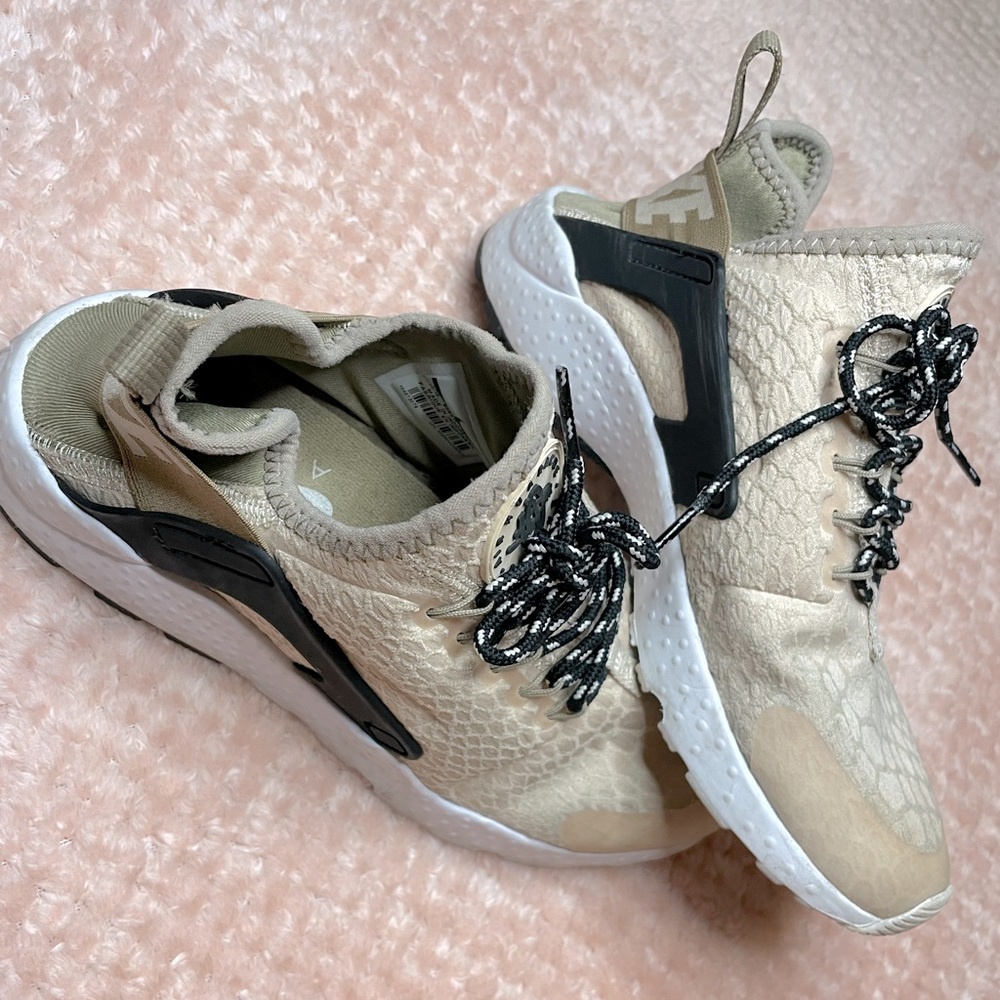 Nike Air Huarache Ultra SE Size 6W